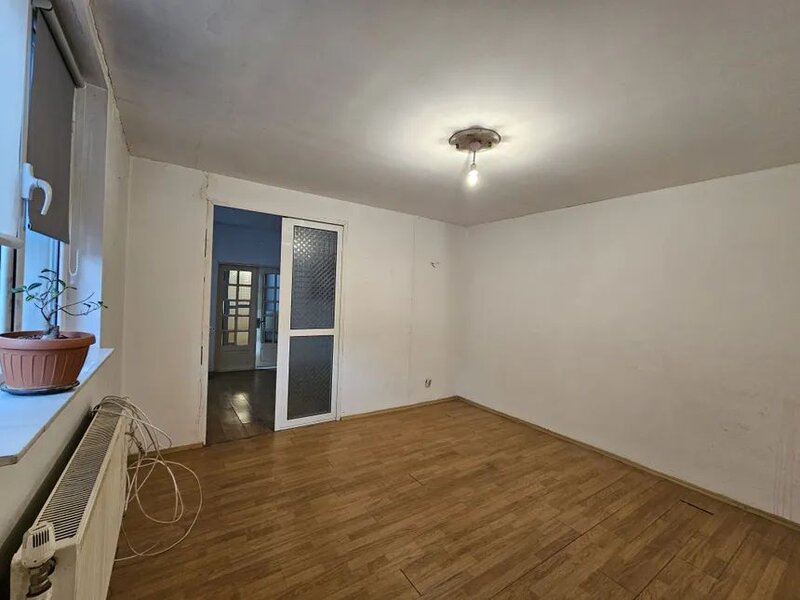 Vanzatoare zona Magurele.