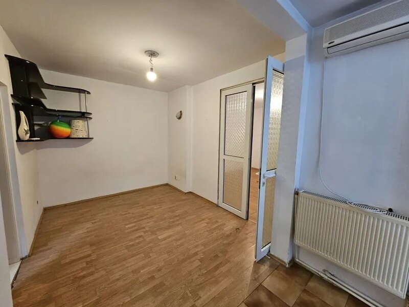 Vanzatoare zona Magurele.